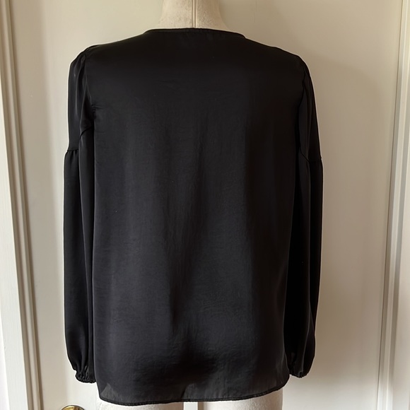 Vince Camuto Black Bohemian Satin Blouse Sz S EUC - Picture 5 of 9